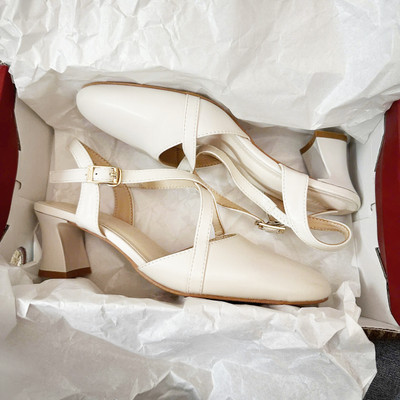 Màu sắc : Trắng Kem / Size : 36