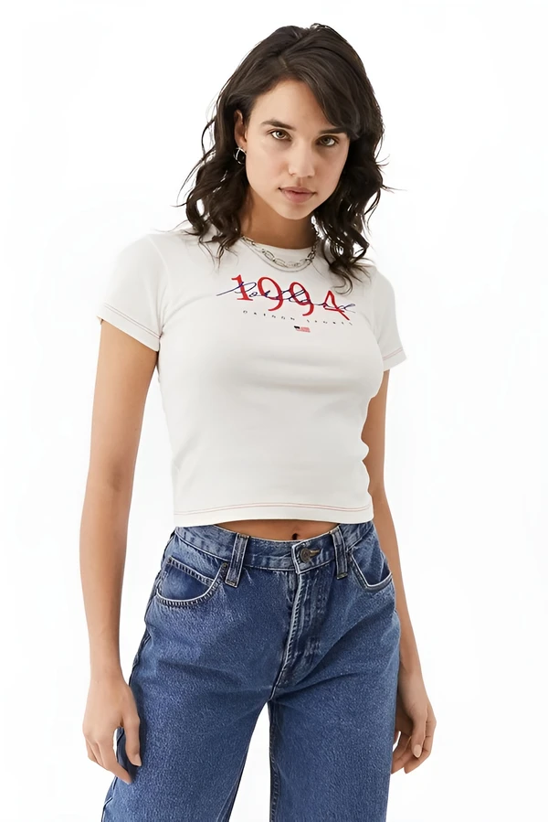 Baby tee - Mẫu áo trendy đánh dấu sự quay lại của style Y2K