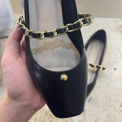 Màu sắc : Đen / Size : 37