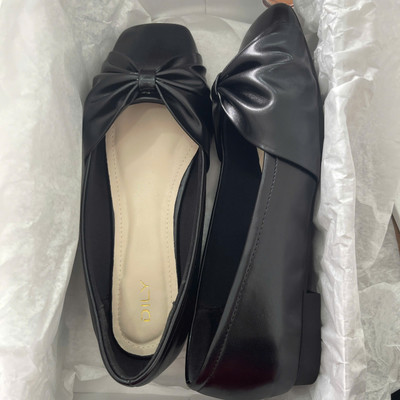 Màu sắc : Đen / Size : 37