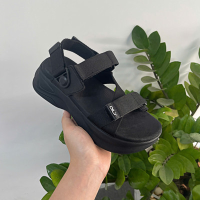 Màu sắc : Đen / Size : 35