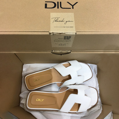 Màu sắc : Trắng / Size : 38