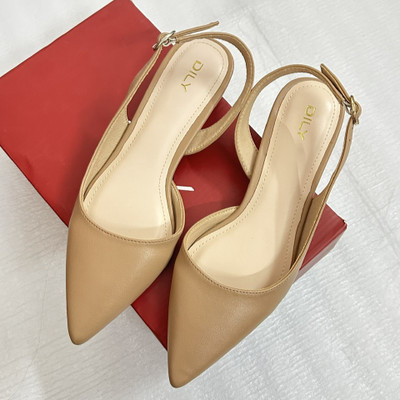 Màu sắc : Nâu / Size : 36