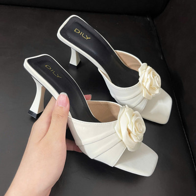 Màu sắc : Trắng Kem / Size : 35