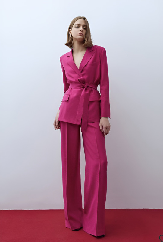 Thời trang công sở với màu sắc của năm 2023 - Viva Magenta