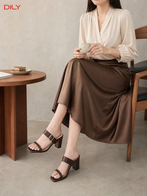 Cà Phê Với Đầm Lụa Nâu