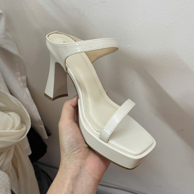 Màu sắc : Trắng Kem / Size : 35