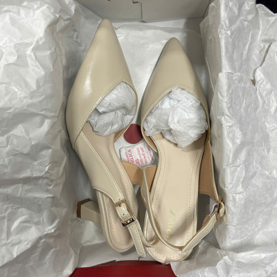 Màu sắc : Kem / Size : 35