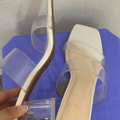 Màu sắc : Trắng Kem / Size : 36
