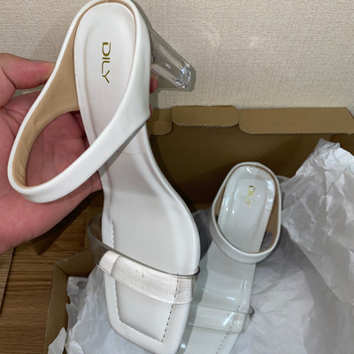 Màu sắc : Trắng Bóng / Size : 39