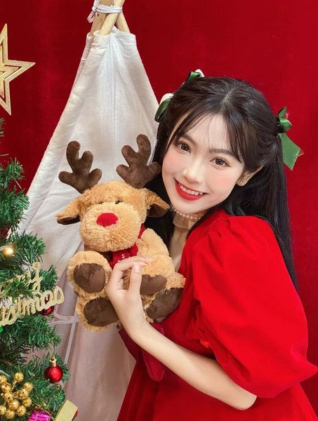 3 gam màu đậm nét Giáng Sinh mà nàng phải có trong tủ