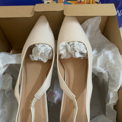 Màu sắc : Trắng Kem / Size : 36