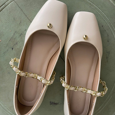 Màu sắc : Kem / Size : 37