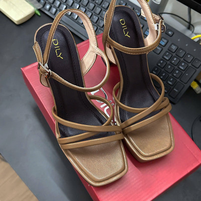 Màu sắc : Nâu / Size : 38