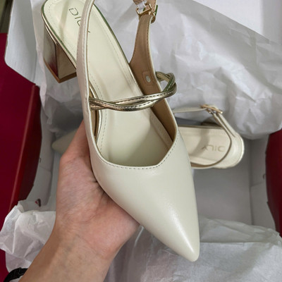 Màu sắc : Trắng Kem / Size : 35