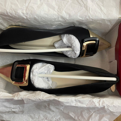 Màu sắc : Đen / Size : 37