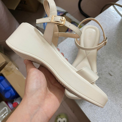 Màu sắc : Trắng Kem / Size : 35