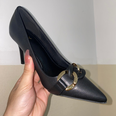 Màu sắc : Đen / Size : 35