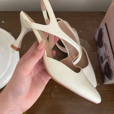 Màu sắc : Kem / Size : 37