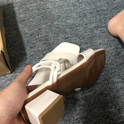 Màu sắc : Kem / Size : 35