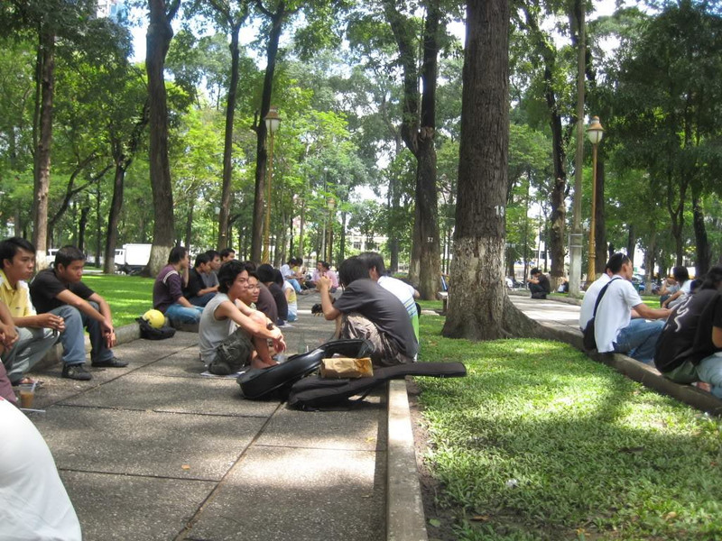 Khám phá 4 khu cafe bệt buổi sáng "đặc sản" của Sài Gòn