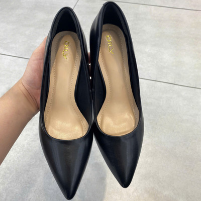 Màu sắc : Đen / Size : 37