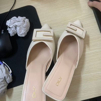 Màu sắc : Kem / Size : 37