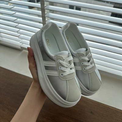 Màu sắc : Bạc / Size : 35
