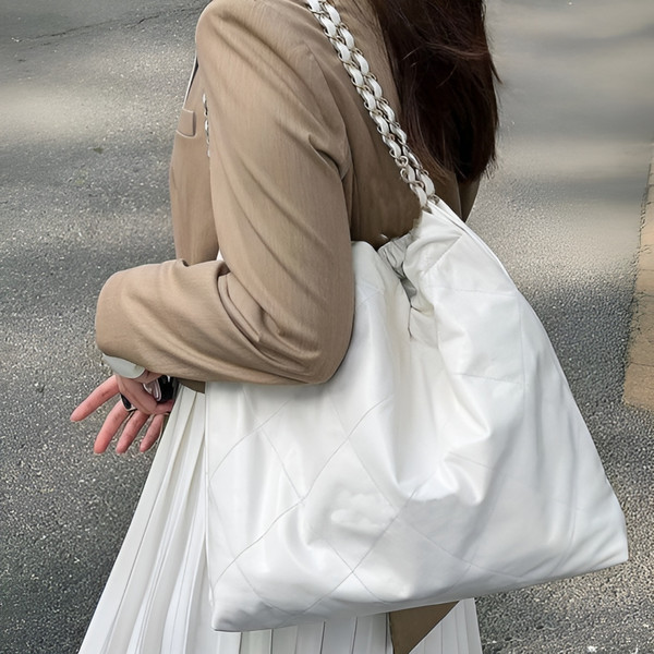 Túi xách nữ - Nàng là fan của túi xách maxi hay túi xách mini?