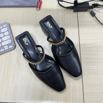 Màu sắc : Đen / Size : 37