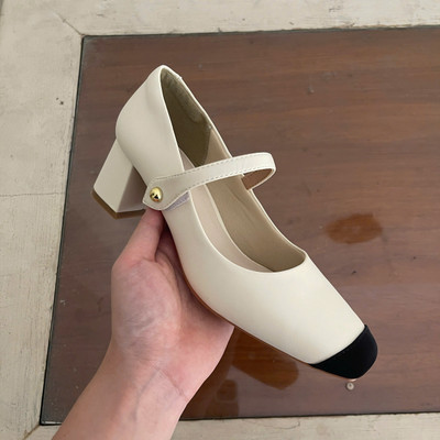 Màu sắc : Kem / Size : 37