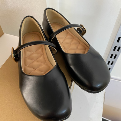 Màu sắc : Đen/ Size : 35