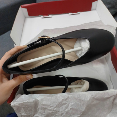 Màu sắc : Đen / Size : 37