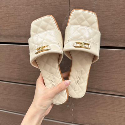 Màu sắc : Kem / Size : 36