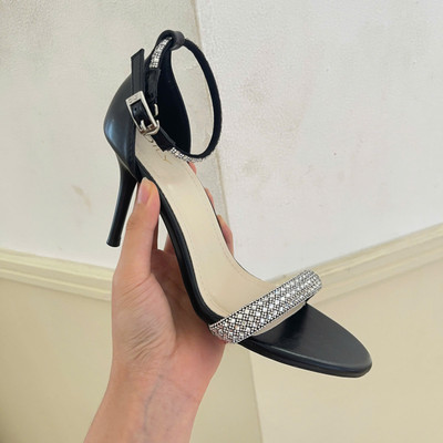 Màu sắc : Đen / Size : 35