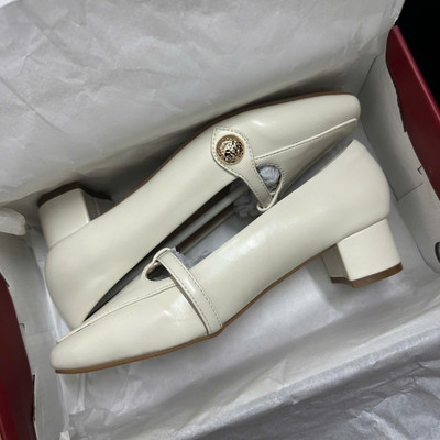 Màu sắc : Trắng Kem / Size : 37