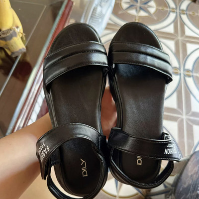 Màu sắc : Đen / Size : 36