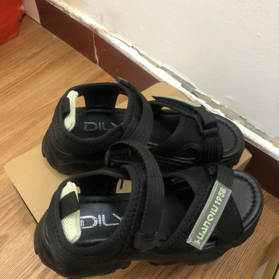 Màu sắc : Đen / Size : 36