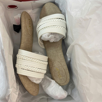 Màu sắc : Trắng / Size : 37