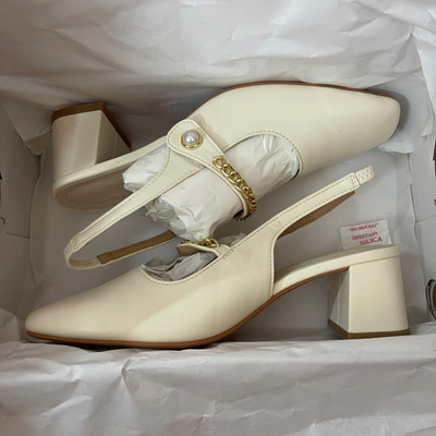 Màu sắc : Kem / Size : 37