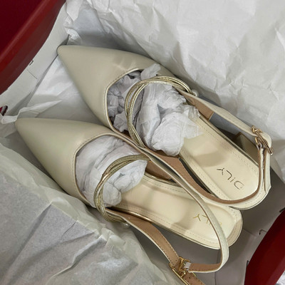 Màu sắc : Trắng Kem / Size : 35