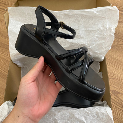 Màu sắc : Đen/ Size : 37