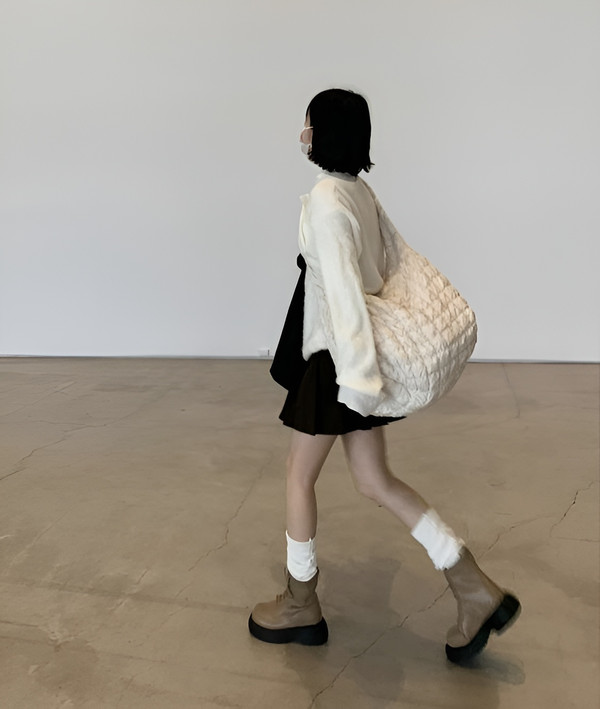 Túi xách nữ - Nàng là fan của túi xách maxi hay túi xách mini?