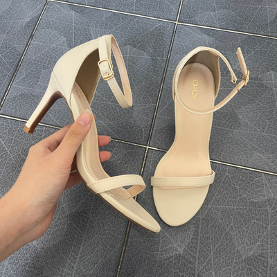 Màu sắc : Kem / Size : 37