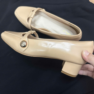 Màu sắc : Kem / Size : 37