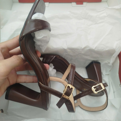 Màu sắc : Nâu / Size : 38