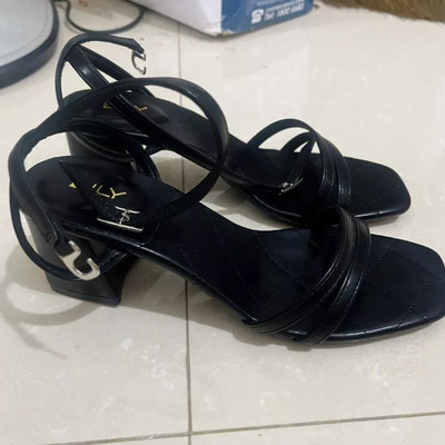 Màu sắc : Đen / Size : 36