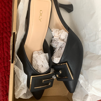 Màu sắc : Đen / Size : 37