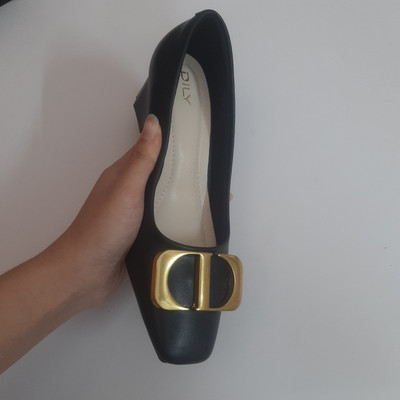 Màu sắc : Đen / Size : 37