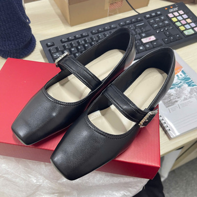 Màu sắc : Đen / Size : 37